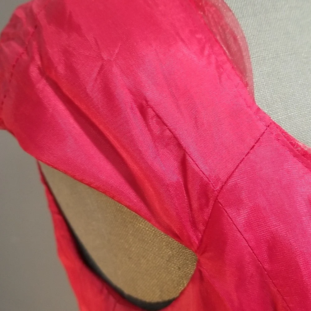 Organza Shimmering red dress approximate size 6 - Picture 16 of 17